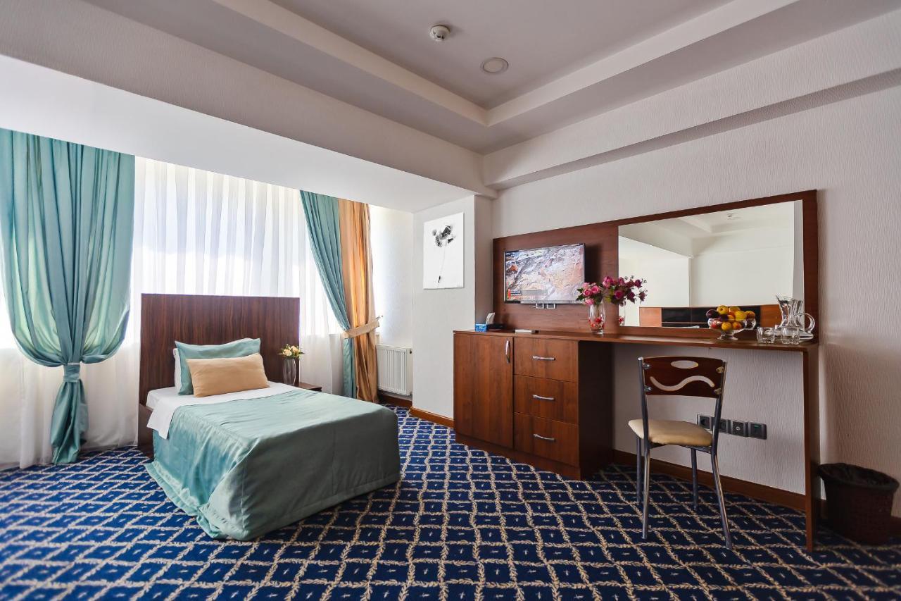 Demir Yol Plaza Hotel Баку Экстерьер фото